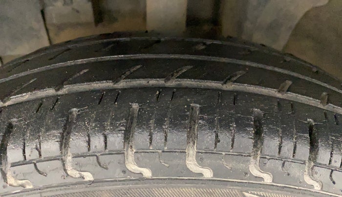 2015 Renault Kwid RXT 0.8, Petrol, Manual, 29,659 km, Left Front Tyre Tread