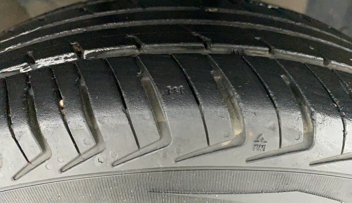 2018 Renault Kwid RXL, Petrol, Manual, 23,568 km, Right Front Tyre Tread