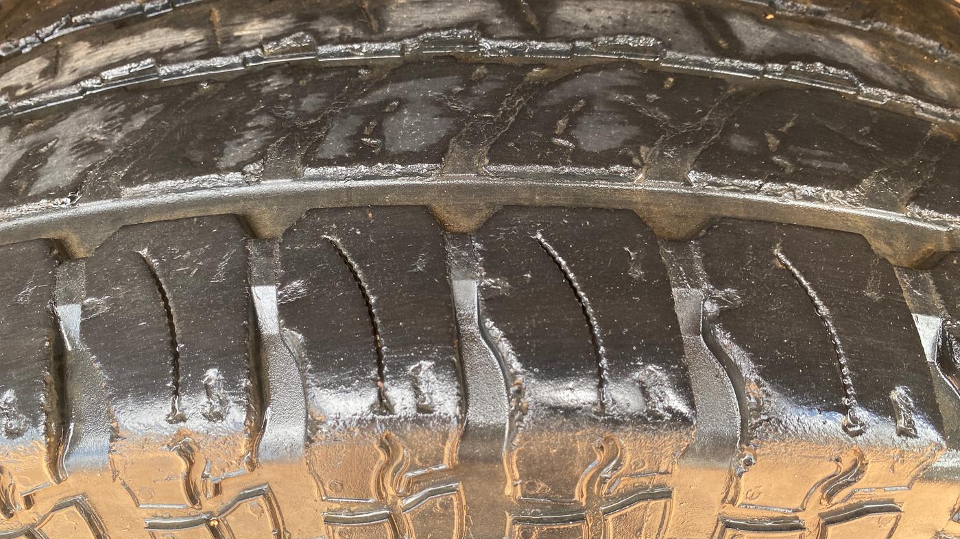 2020 Mahindra Thar LX  P 4WD AT CONVERTIBLE, Petrol, Automatic, 44,139 km, Left Rear Tyre Tread