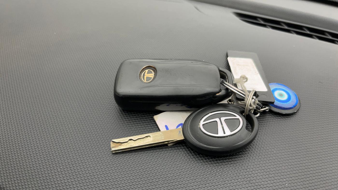 2019 Tata NEXON XM PETROL, Petrol, Manual, 70,091 km, Key Close Up
