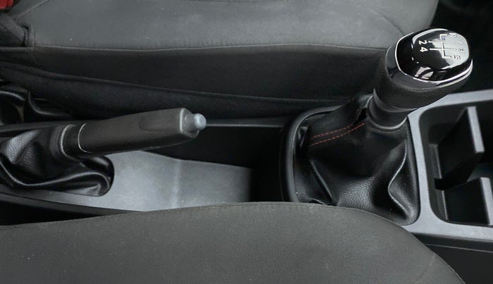 2022 Renault Kwid 1.0 RXT Opt, Petrol, Manual, 7,674 km, Gear Lever