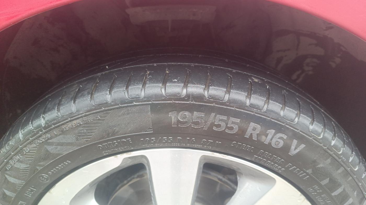 2017 Hyundai Elite i20 ASTA 1.2 (O), Petrol, Manual, 79,113 km, Right Front Tyre Tread
