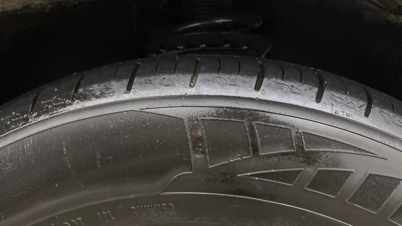2022 Tata Harrier XZ PLUS 2.0L, Diesel, Manual, 94,999 km, Right Front Tyre Tread