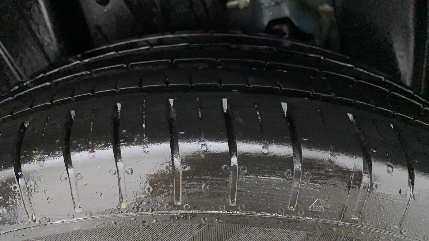 2022 Mahindra XUV300 W6 1.5 DIESEL AMT, Diesel, Automatic, 7,064 km, Right Rear Tyre Tread
