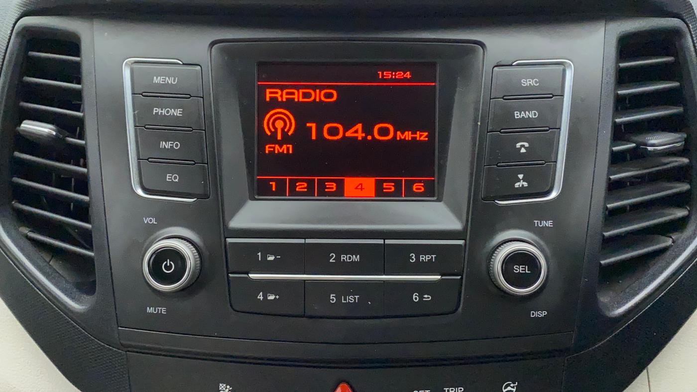 2022 Mahindra XUV300 W6 1.5 DIESEL AMT, Diesel, Automatic, 7,064 km, Infotainment System