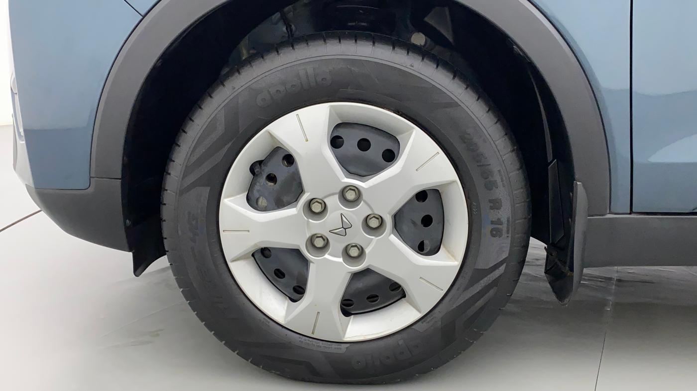2022 Mahindra XUV300 W6 1.5 DIESEL AMT, Diesel, Automatic, 7,064 km, Left Front Wheel