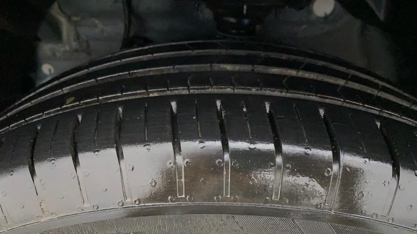 2022 Mahindra XUV300 W6 1.5 DIESEL AMT, Diesel, Automatic, 7,064 km, Left Front Tyre Tread
