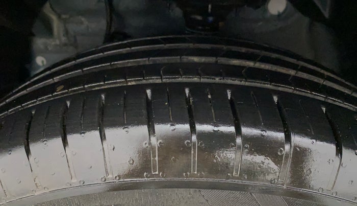 2022 Mahindra XUV300 W6 1.5 DIESEL AMT, Diesel, Automatic, 7,064 km, Left Front Tyre Tread