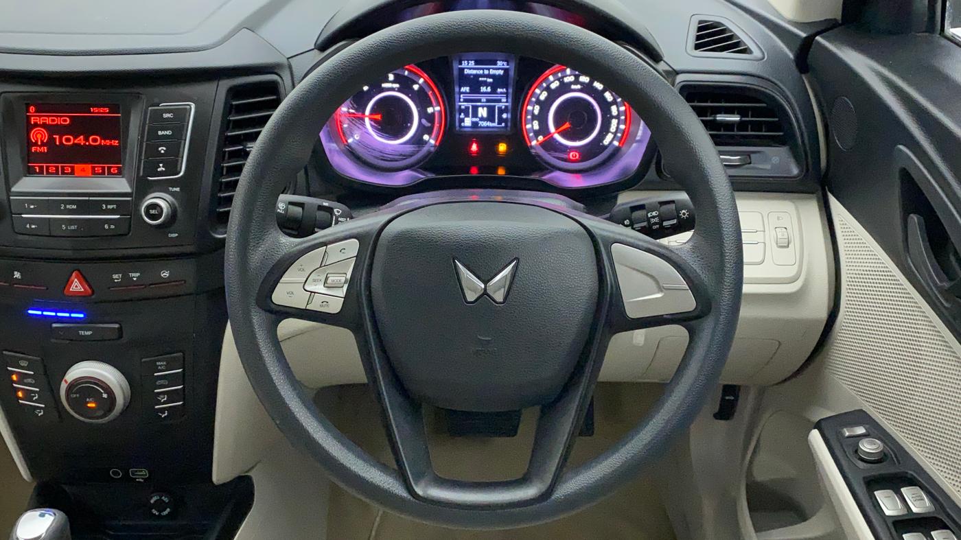 2022 Mahindra XUV300 W6 1.5 DIESEL AMT, Diesel, Automatic, 7,064 km, Steering Wheel Close Up