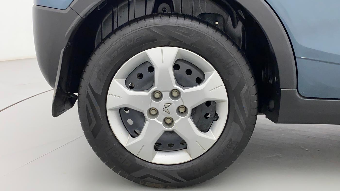 2022 Mahindra XUV300 W6 1.5 DIESEL AMT, Diesel, Automatic, 7,064 km, Right Rear Wheel