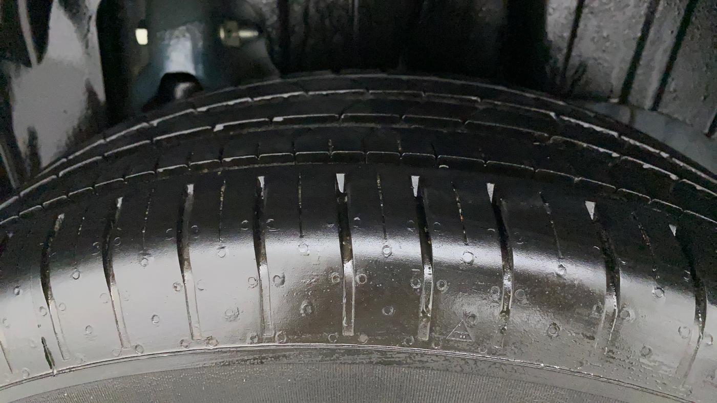 2022 Mahindra XUV300 W6 1.5 DIESEL AMT, Diesel, Automatic, 7,064 km, Left Rear Tyre Tread