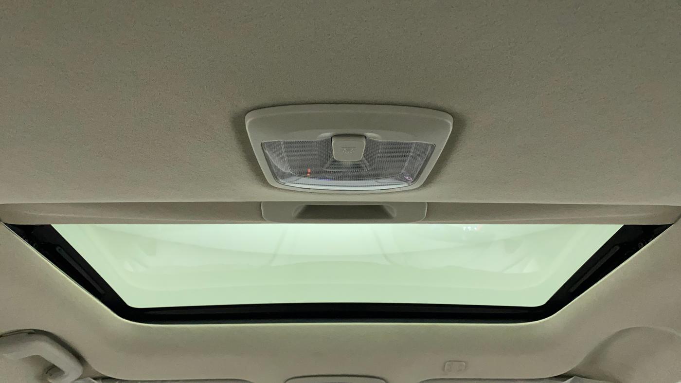 2022 Mahindra XUV300 W6 1.5 DIESEL AMT, Diesel, Automatic, 7,064 km, Moonroof/ Sunroof