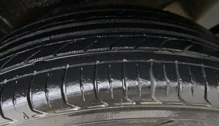 2017 Maruti Wagon R 1.0 VXI+ OPT. AMT, Petrol, Automatic, 70,836 km, Left Front Tyre Tread