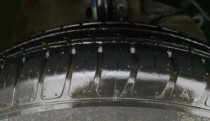 2021 Maruti Swift VXI, Petrol, Manual, 14,138 km, Right Front Tyre Tread