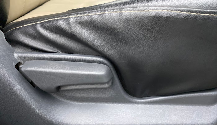 2013 Maruti Ritz VXI, Petrol, Manual, 1,07,239 km, Driver Side Adjustment Panel