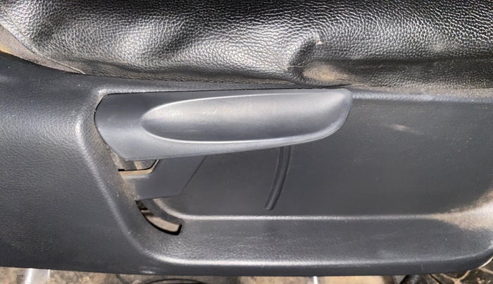 2018 Volkswagen Polo COMFORTLINE 1.0L MPI, Petrol, Manual, 43,583 km, Driver Side Adjustment Panel