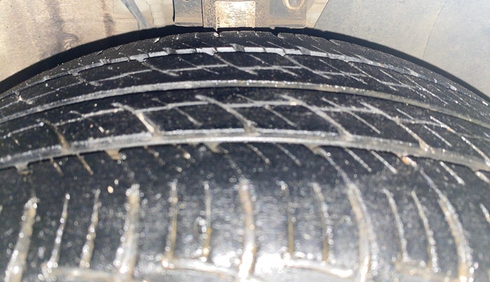 2018 Volkswagen Polo COMFORTLINE 1.0L MPI, Petrol, Manual, 43,583 km, Right Front Tyre Tread