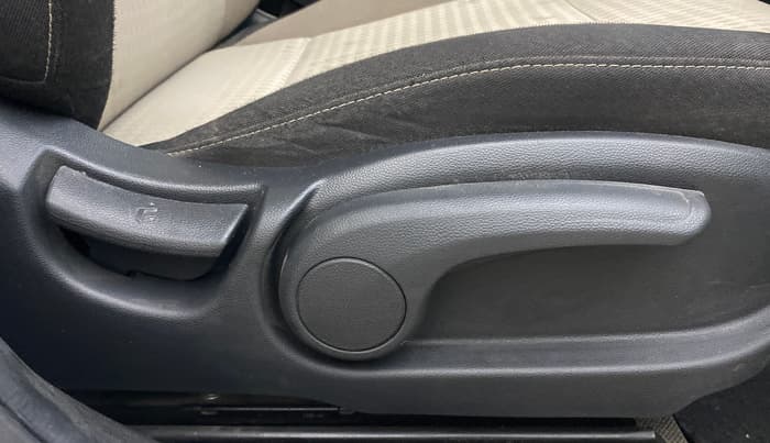 2020 Hyundai Elite i20 ASTA 1.2 (O), Petrol, Manual, 33,675 km, Driver Side Adjustment Panel