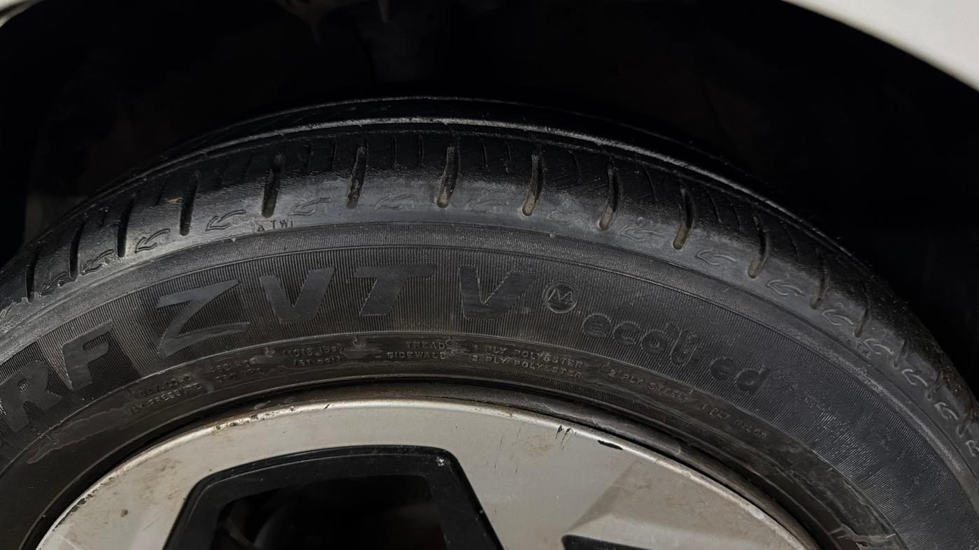 2023 Hyundai AURA S 1.2 CNG, CNG, Manual, 50,216 km, Right Front Tyre Tread