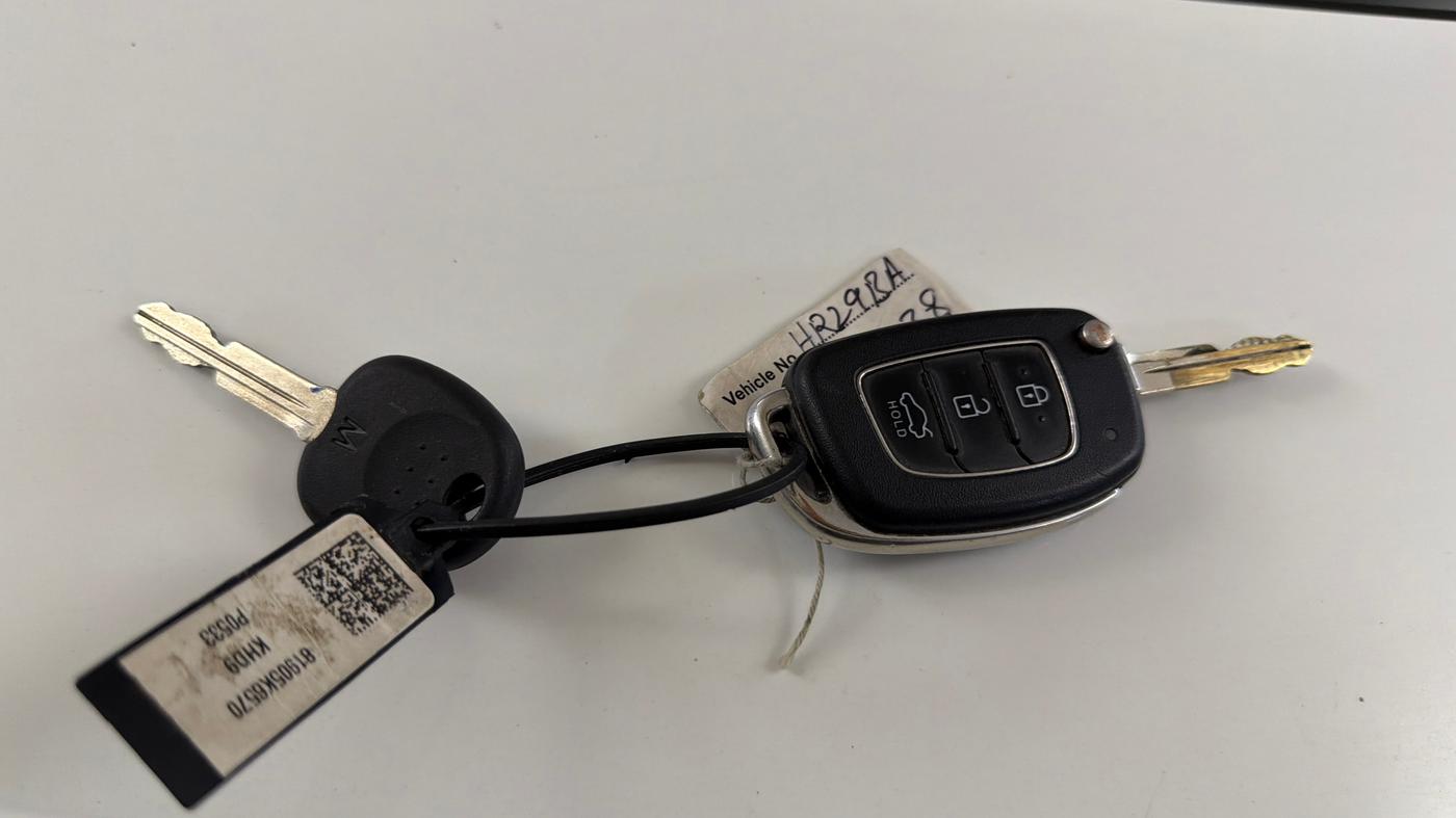 2023 Hyundai AURA S 1.2 CNG, CNG, Manual, 50,216 km, Key Close Up
