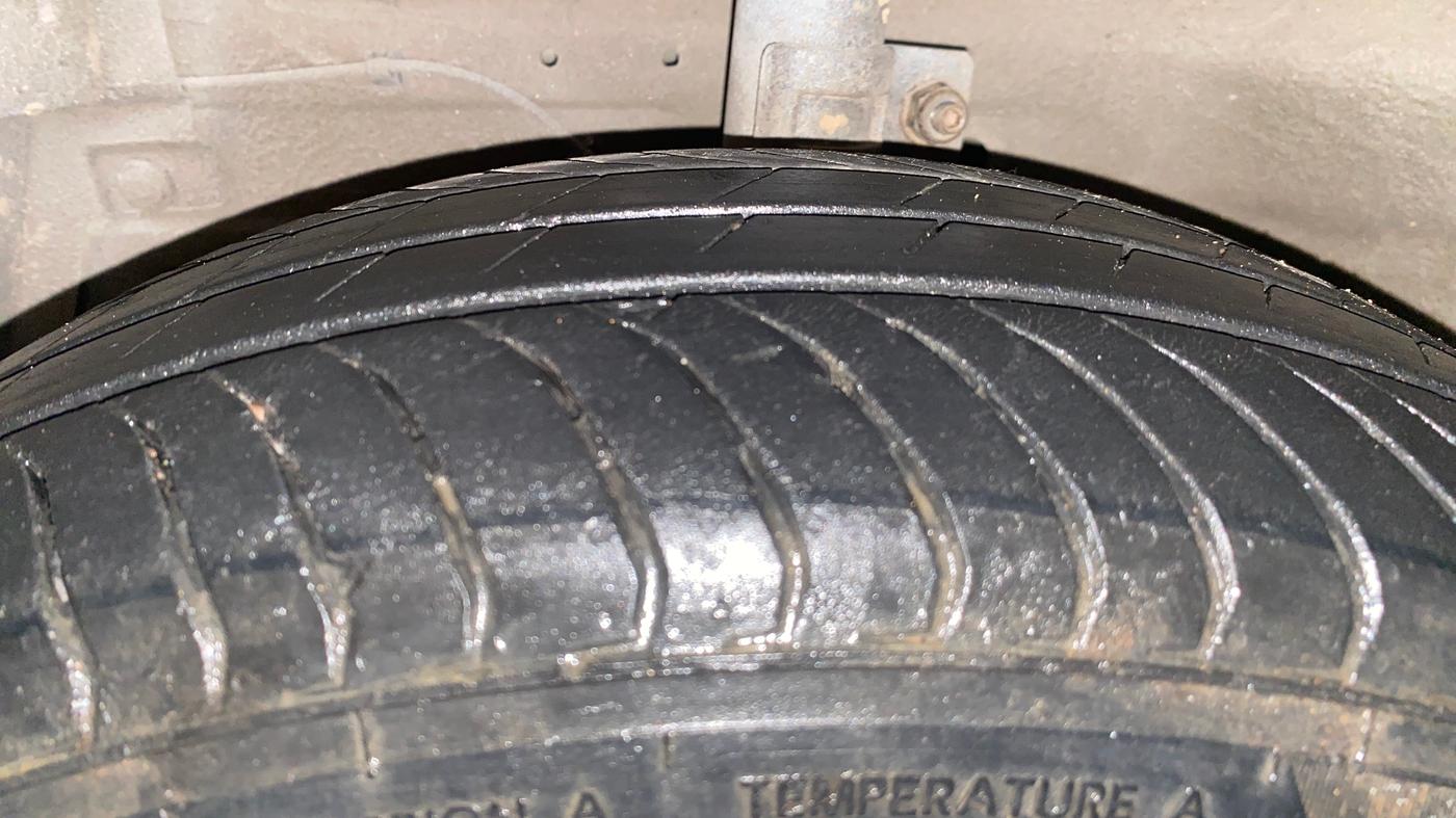 2015 Maruti Swift ZXI, Petrol, Manual, 98,211 km, Left Front Tyre Tread