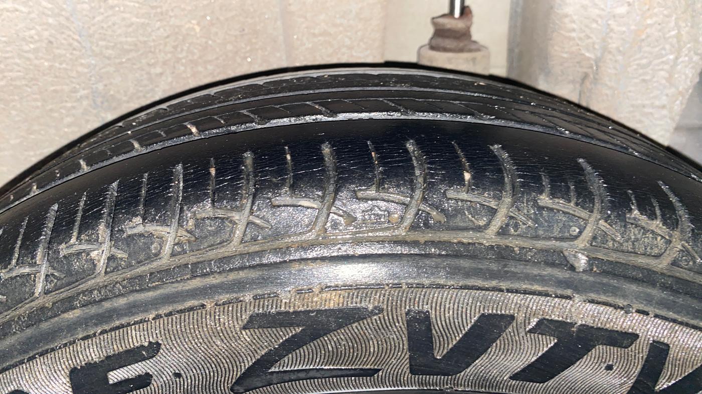 2015 Maruti Swift ZXI, Petrol, Manual, 98,211 km, Left Rear Tyre Tread