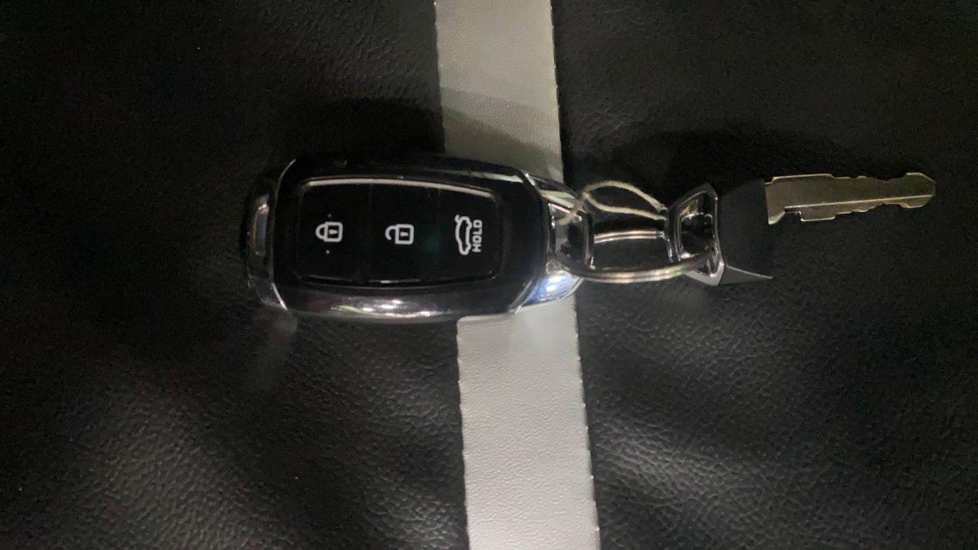 2015 Maruti Swift ZXI, Petrol, Manual, 98,211 km, Key Close Up