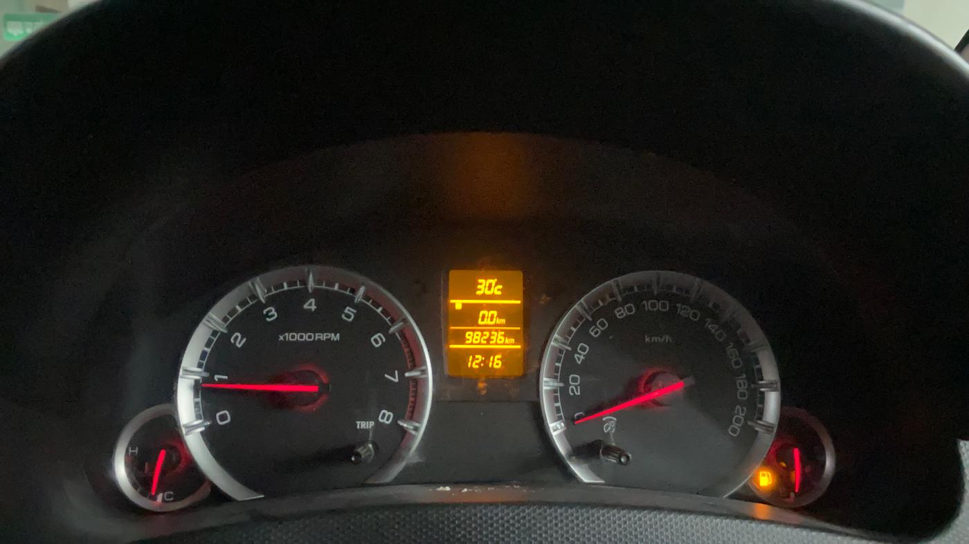 2015 Maruti Swift ZXI, Petrol, Manual, 98,211 km, Odometer Image