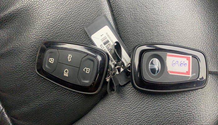 2021 Tata NEXON XZ PLUS PETROL, Petrol, Manual, 37,919 km, Key Close Up