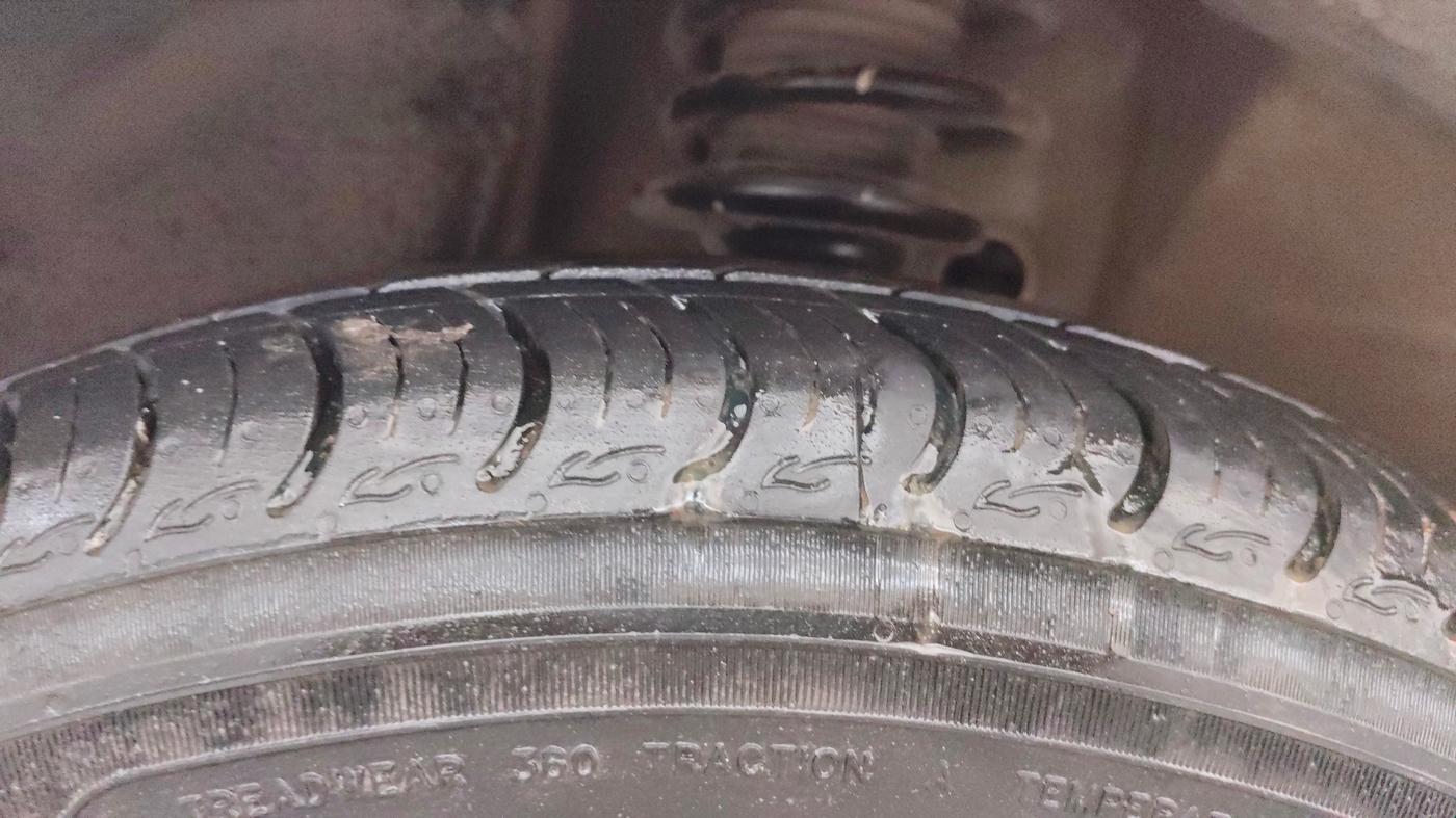2018 Maruti IGNIS DELTA 1.2 AMT, Petrol, Automatic, 23,795 km, Left Front Tyre Tread