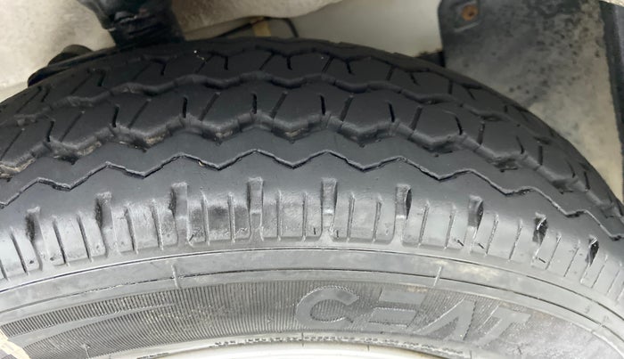 2019 Maruti Eeco 7 STR, Petrol, Manual, 24,895 km, Left Front Tyre Tread