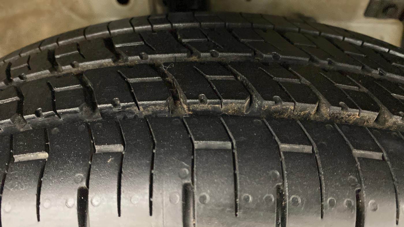 2012 Maruti Swift VDI, Diesel, Manual, 78,449 km, Right Front Tyre Tread