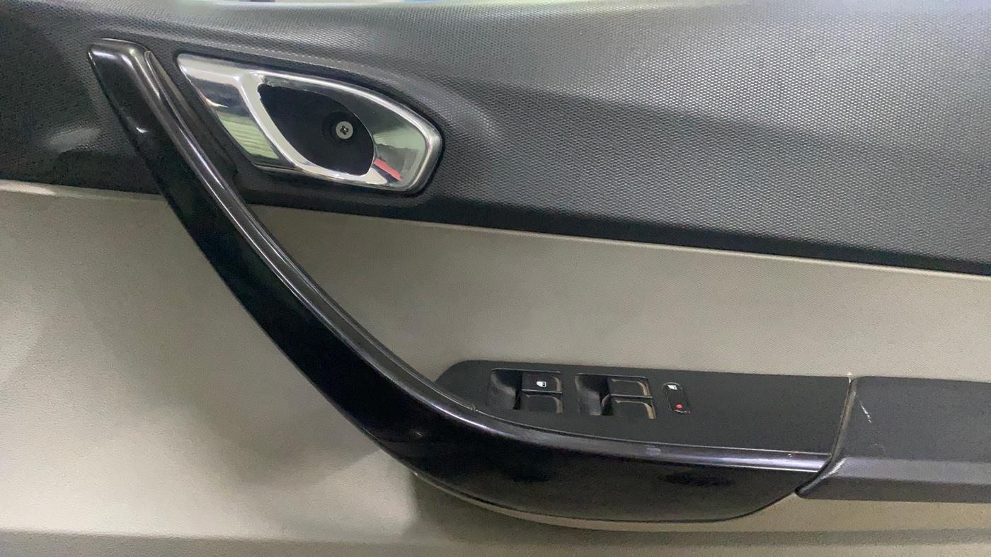 2019 Tata Tiago XZ PETROL, Petrol, Manual, 68,403 km, Driver Side Door Panels Control