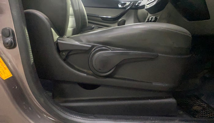 2019 Tata Tiago XZ PETROL, Petrol, Manual, 68,403 km, Driver Side Adjustment Panel