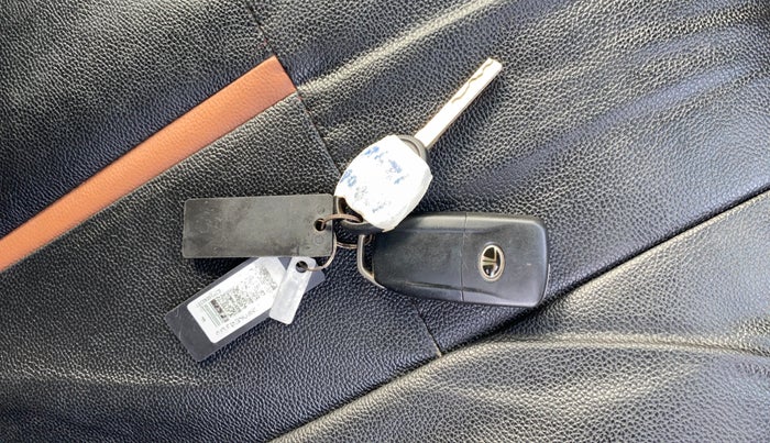 2019 Tata NEXON XM PETROL, Petrol, Manual, 21,358 km, Key Close Up