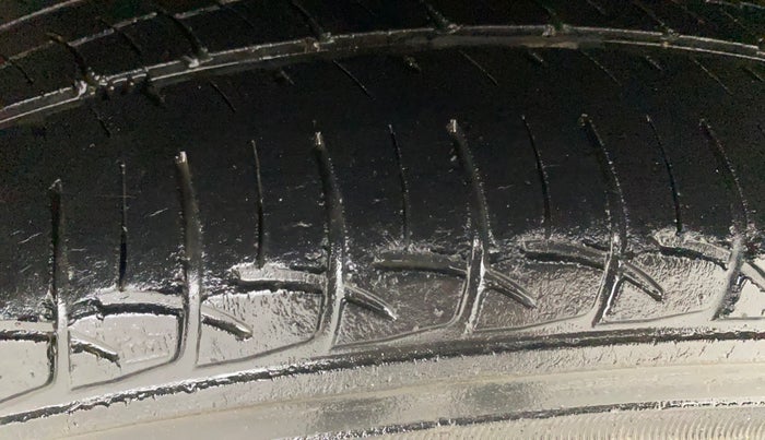 2016 Skoda Rapid 1.5 TDI CR STYLE PLUS AT, Diesel, Automatic, 75,952 km, Left Rear Tyre Tread