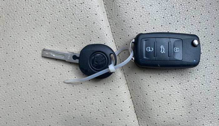 2016 Skoda Rapid 1.5 TDI CR STYLE PLUS AT, Diesel, Automatic, 75,952 km, Key Close Up