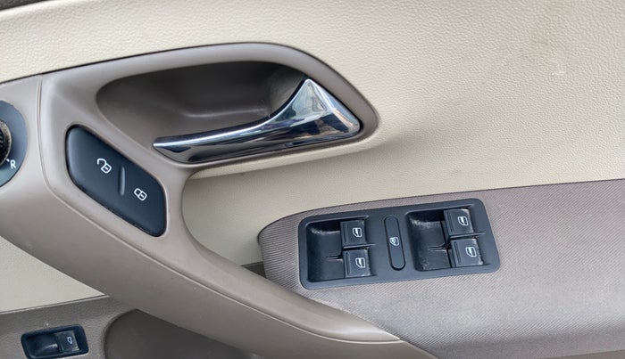 2016 Skoda Rapid 1.5 TDI CR STYLE PLUS AT, Diesel, Automatic, 75,952 km, Driver Side Door Panels Control