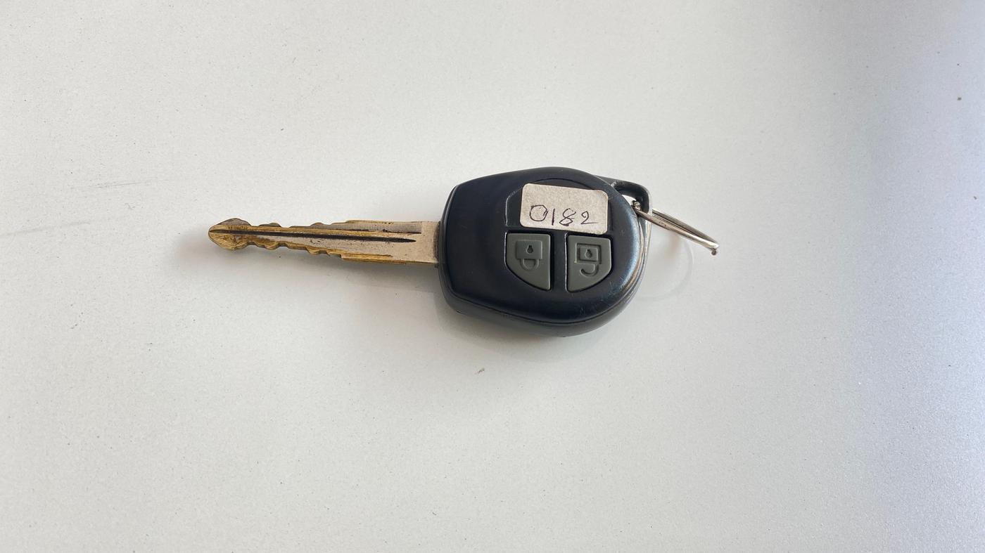 2016 Maruti Swift VXI, Petrol, Manual, 33,991 km, Key Close Up