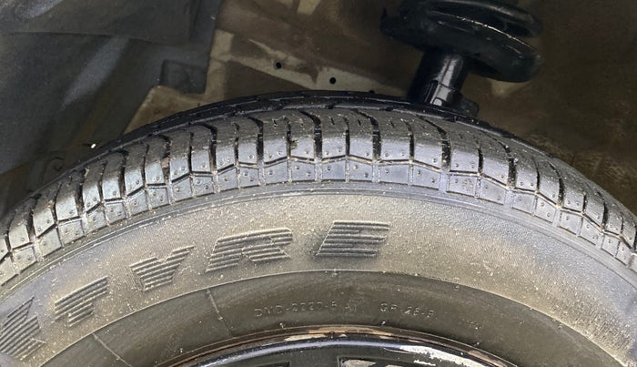 2016 Maruti Swift VXI, Petrol, Manual, 33,991 km, Left Front Tyre Tread