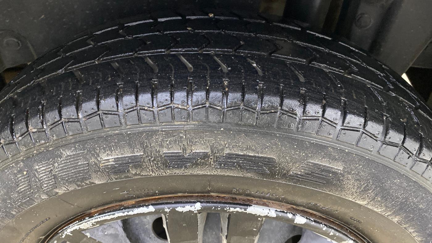 2016 Maruti Swift VXI, Petrol, Manual, 33,991 km, Left Rear Tyre Tread