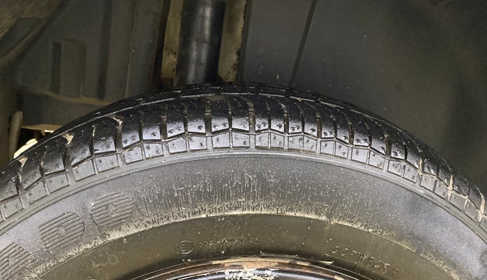 2016 Maruti Swift VXI, Petrol, Manual, 33,991 km, Right Rear Tyre Tread