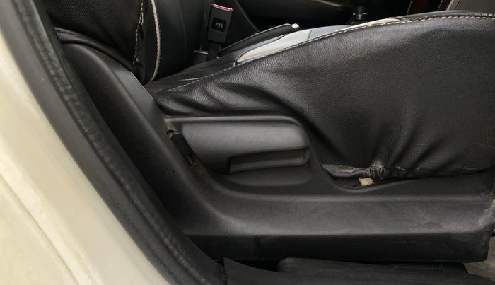 2016 Maruti Swift VXI, Petrol, Manual, 33,991 km, Driver Side Adjustment Panel