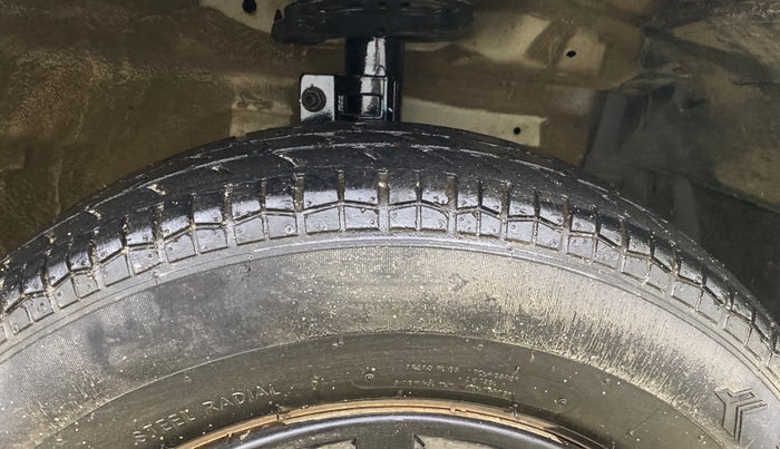 2016 Maruti Swift VXI, Petrol, Manual, 33,991 km, Right Front Tyre Tread