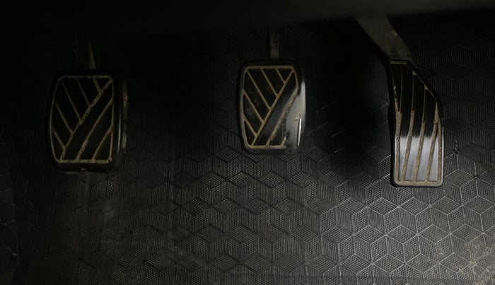 2016 Maruti Swift VXI, Petrol, Manual, 33,991 km, Pedals