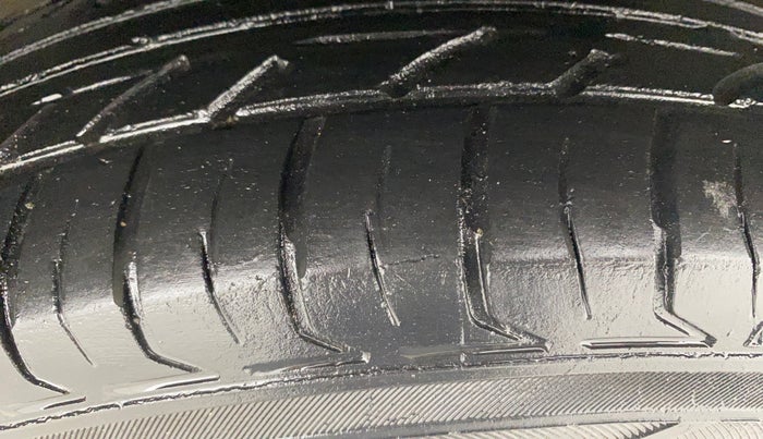 2018 Maruti Swift VXI, Petrol, Manual, 64,460 km, Left Rear Tyre Tread