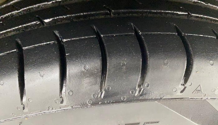 2018 Maruti Swift VXI, Petrol, Manual, 64,460 km, Right Front Tyre Tread