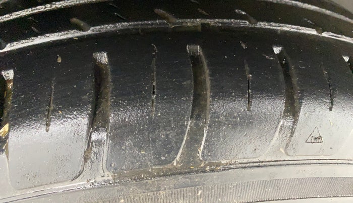 2018 Maruti Swift VXI, Petrol, Manual, 64,460 km, Right Rear Tyre Tread