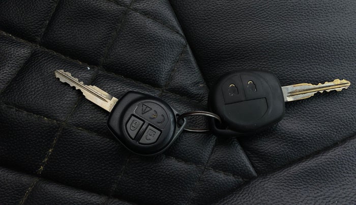 2018 Maruti Swift VXI, Petrol, Manual, 64,460 km, Key Close Up