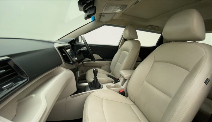 2019 Mahindra XUV300 W8 (O) 1.5 DIESEL, Diesel, Manual, 64,315 km, Right Side Front Door Cabin
